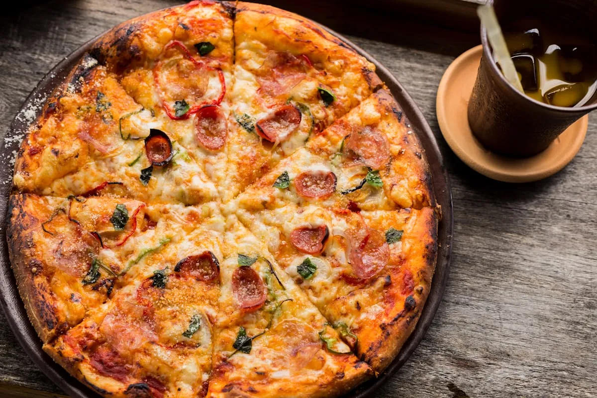 Pizza részlet ropogós peremmel