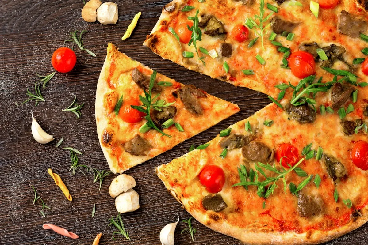 Olasz pizza gazdag feltétekkel