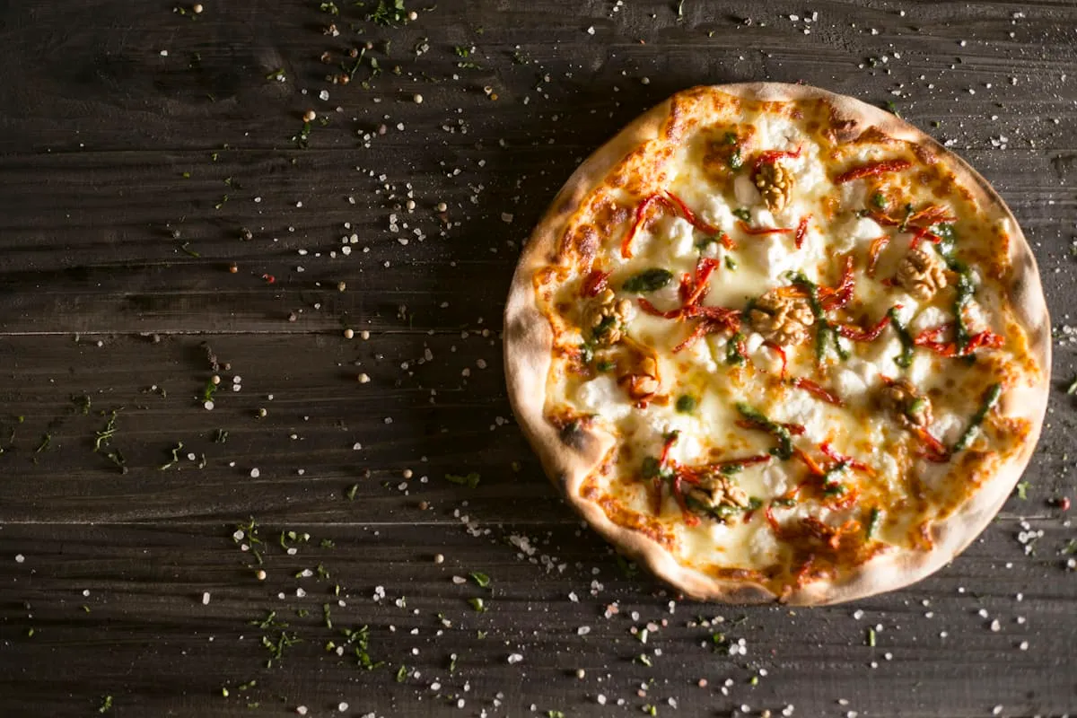 Friss pizza vacsora hangulatban